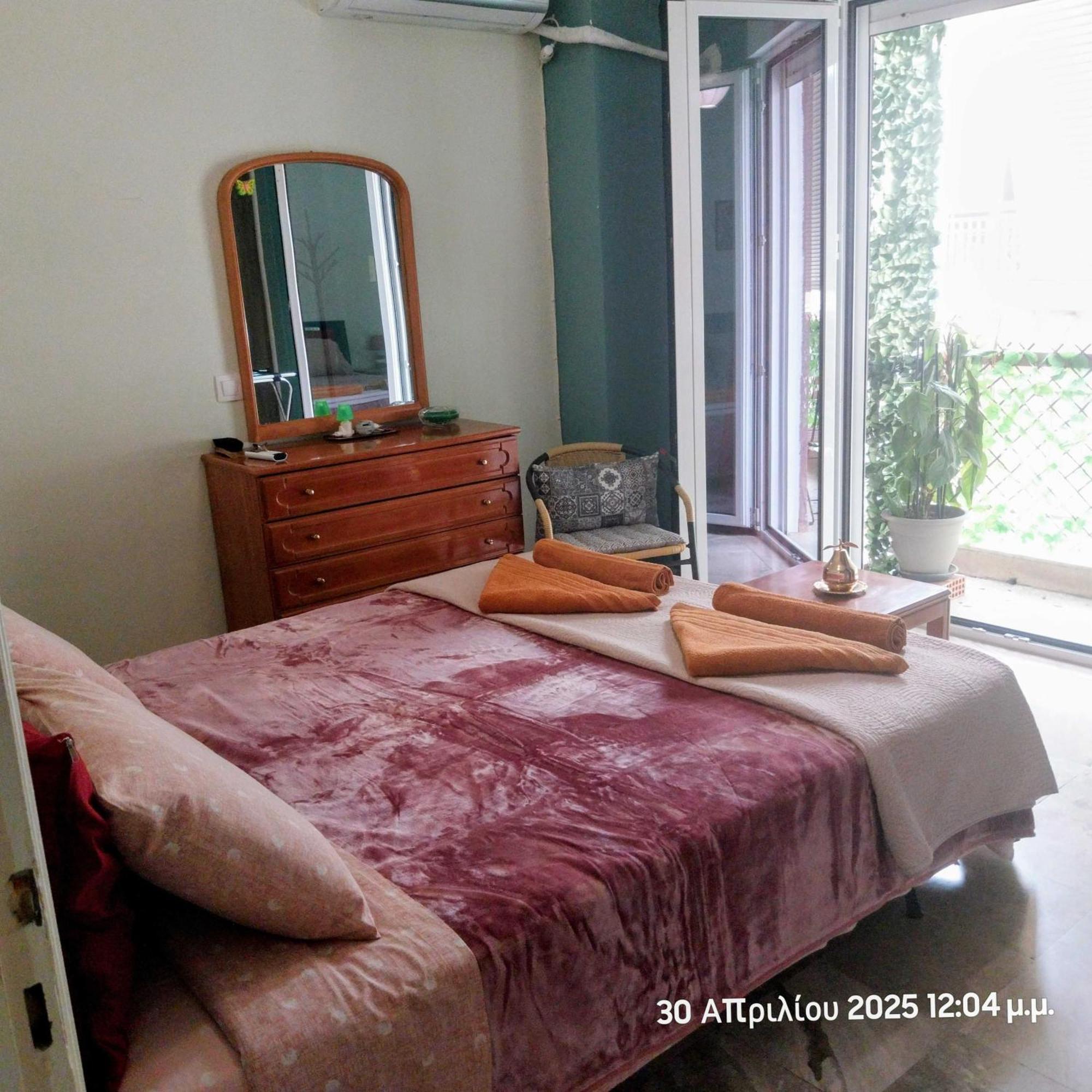 Cozy & Bright Home 50M From Subway -Agios Antonios Athens Exterior photo