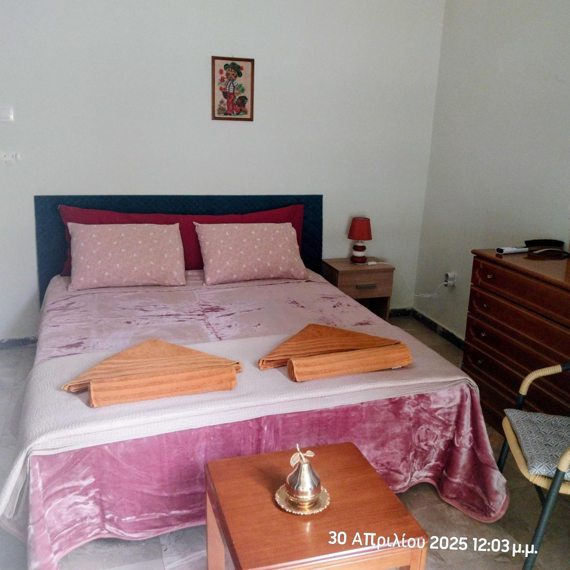 Cozy & Bright Home 50M From Subway -Agios Antonios Athens Exterior photo